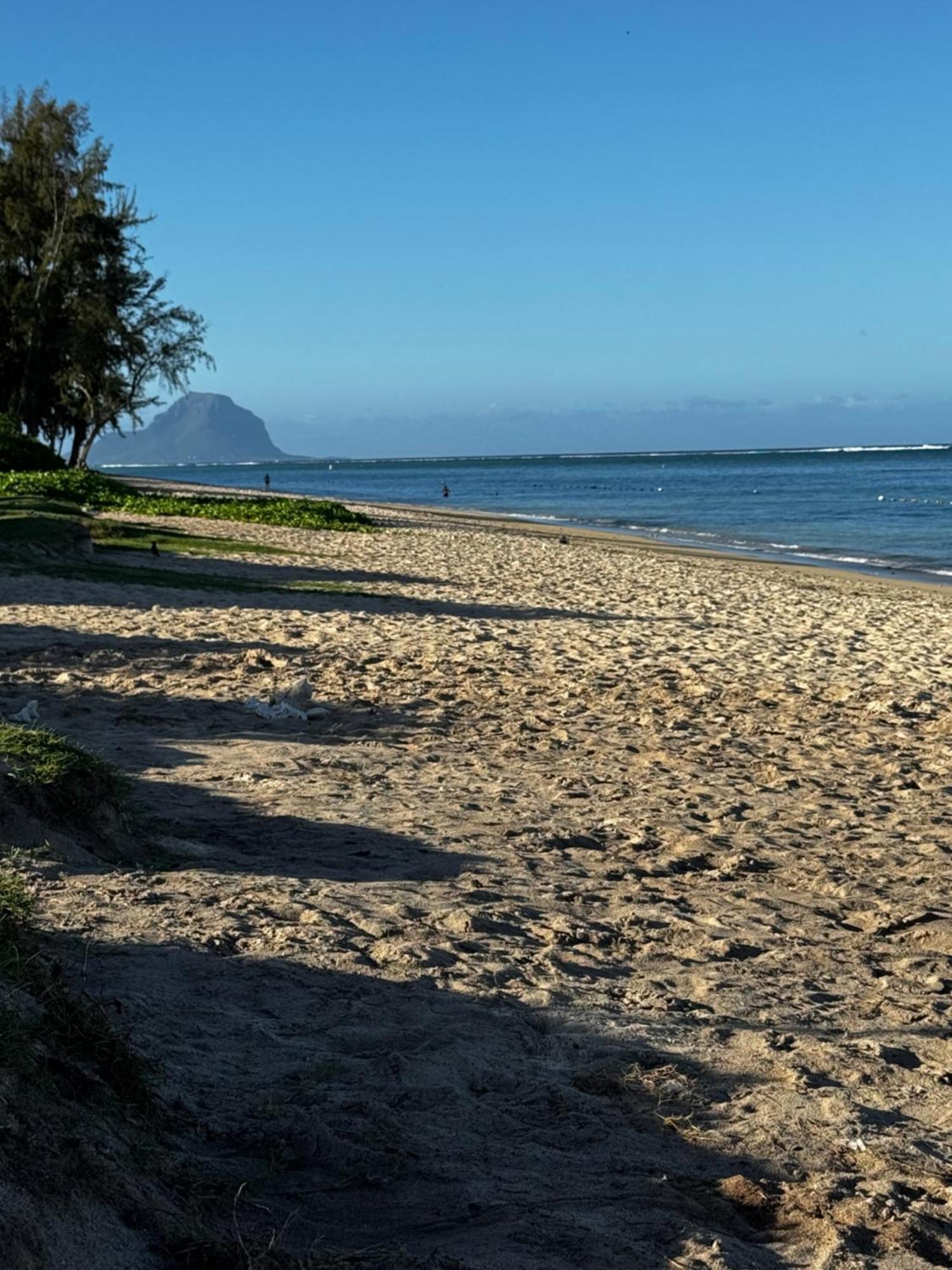 Sandstone Apartment A Walk To The Beach Flic en Flac Ngoại thất bức ảnh